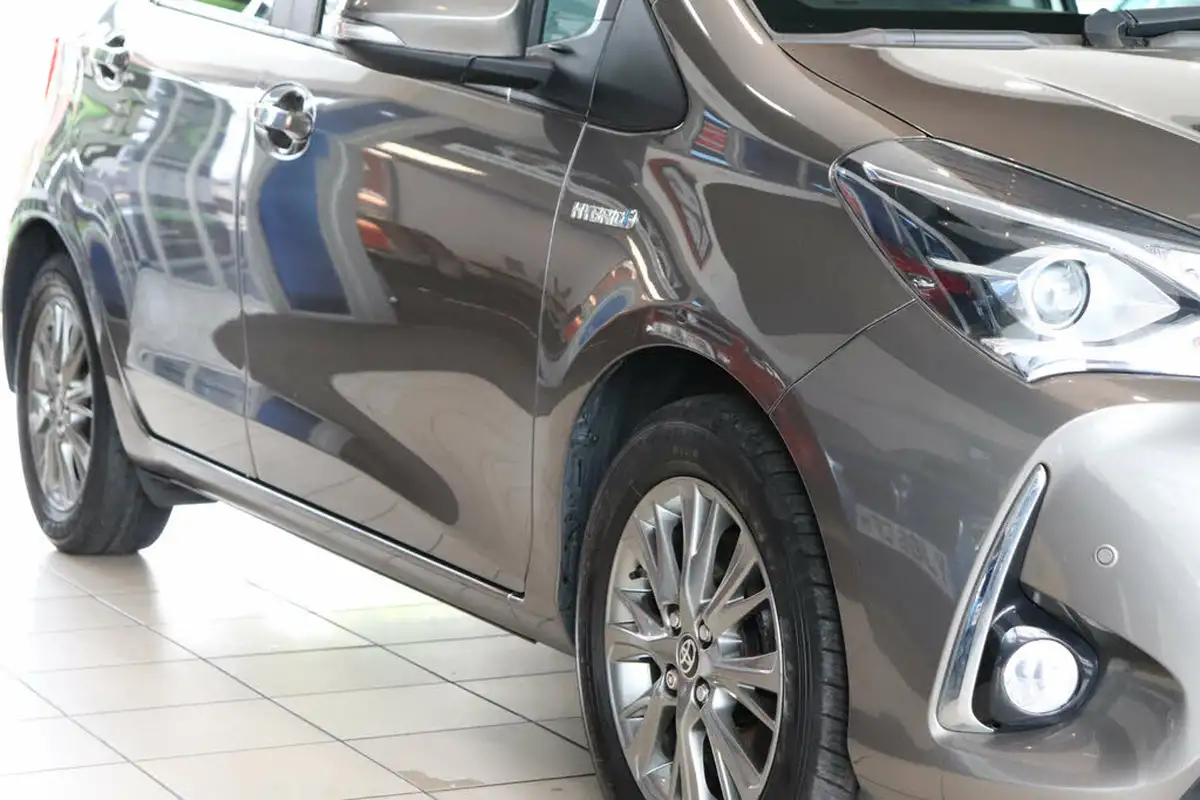 2017-toyota-yaris-15-vvt-i-icon-tech-98bhp-hybrid-1497cc-e-cvt-big-65