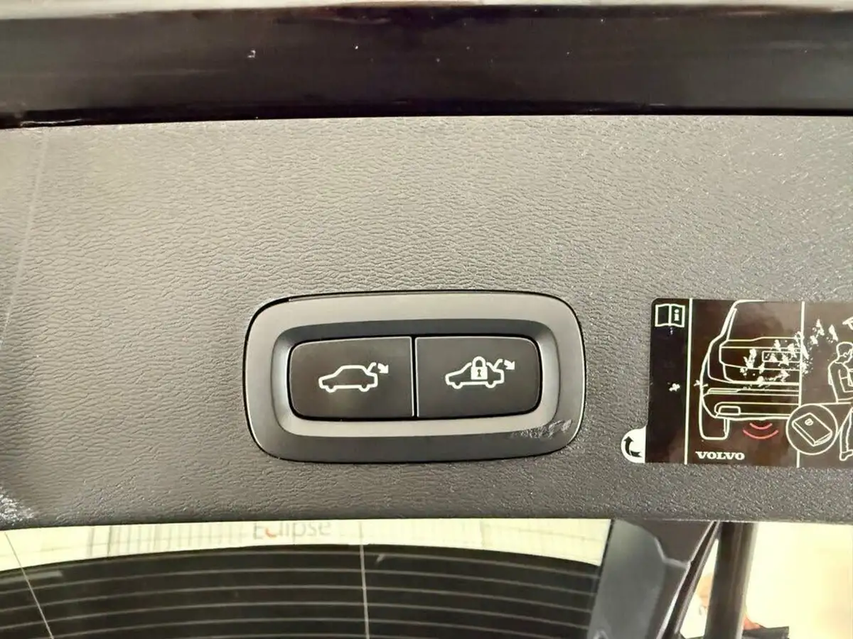 2020-volvo-xc40-20td-d4-inscription-big-28