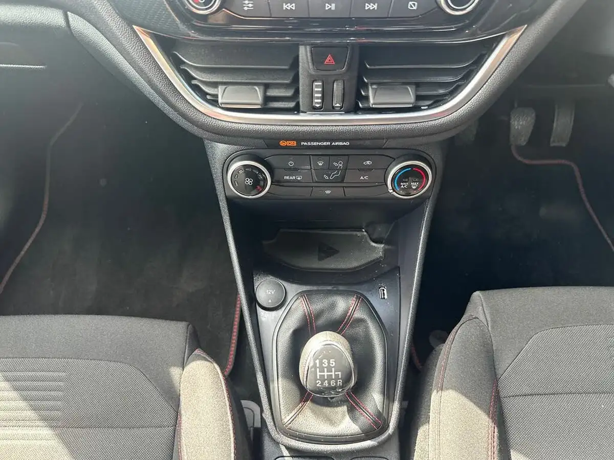 2023-ford-fiesta-big-23