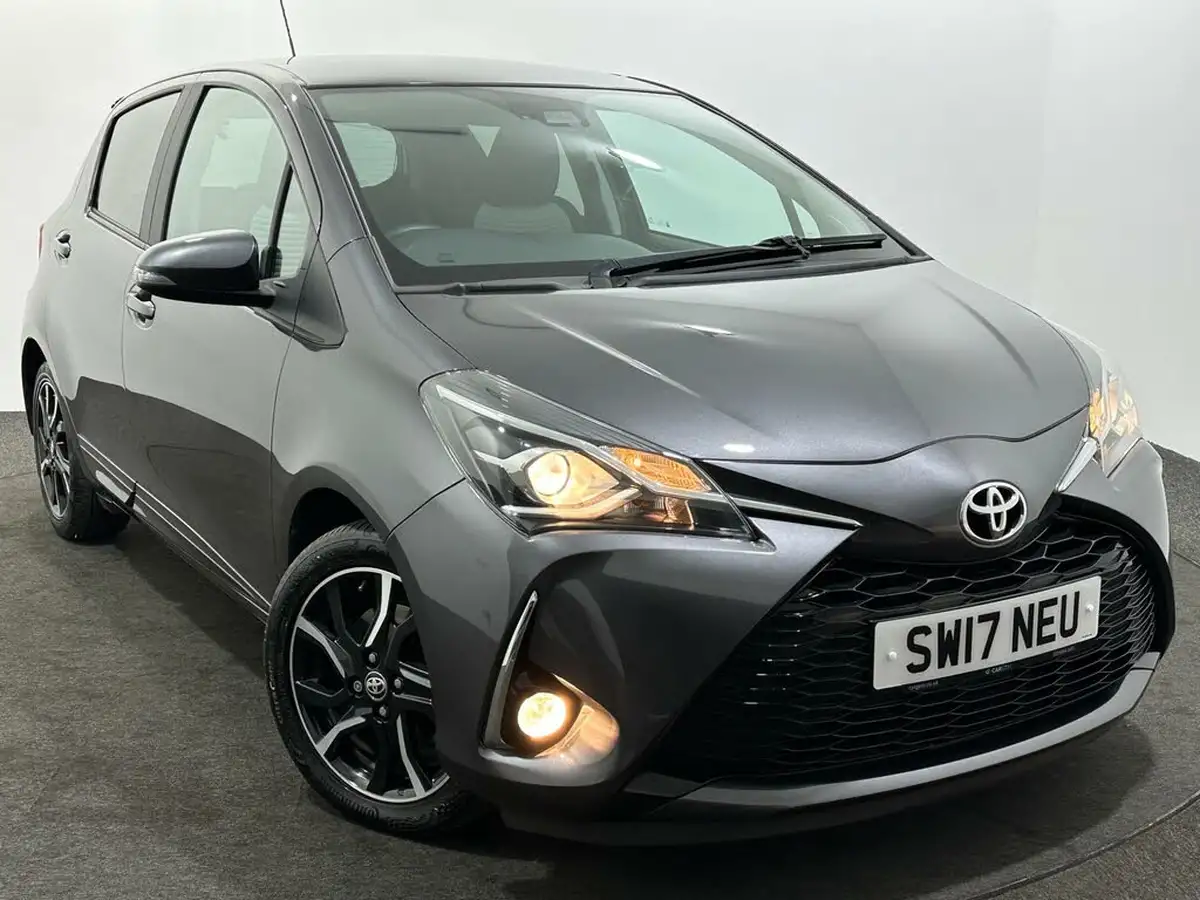 2017-toyota-yaris-15-vvt-i-design-panoramic-roof-1497cc-big-49