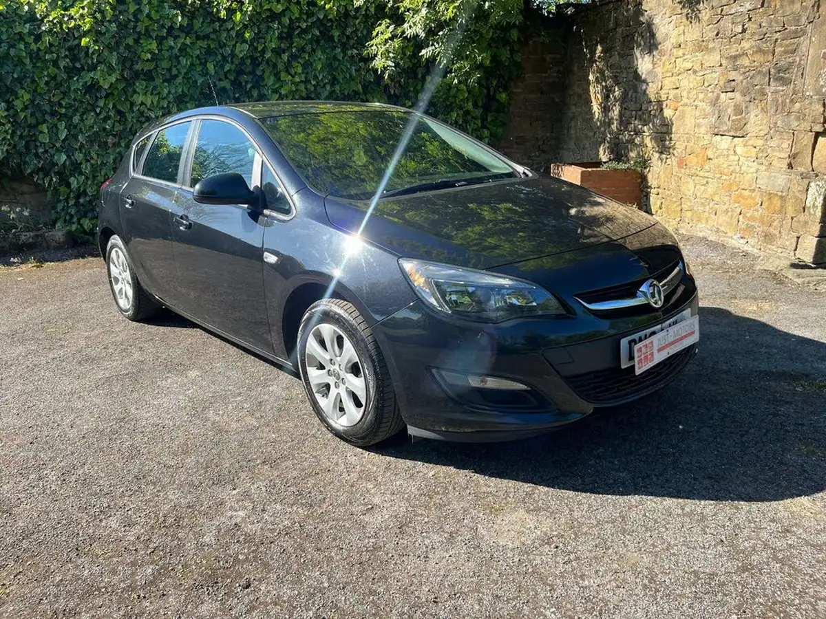 2014-vauxhall-astra-16-design-hatchback-big-43