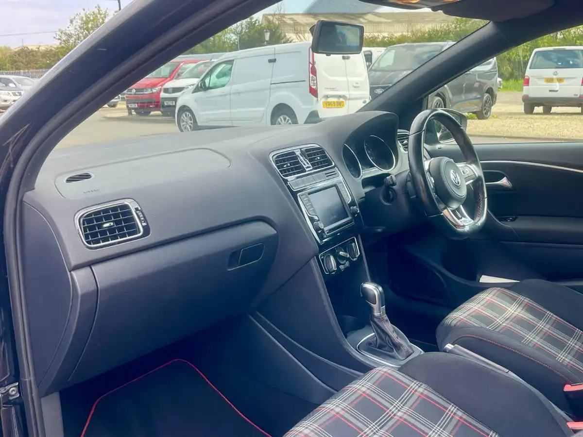 2017-volkswagen-polo-18-tsi-gti-ss-3d-dsg-big-17