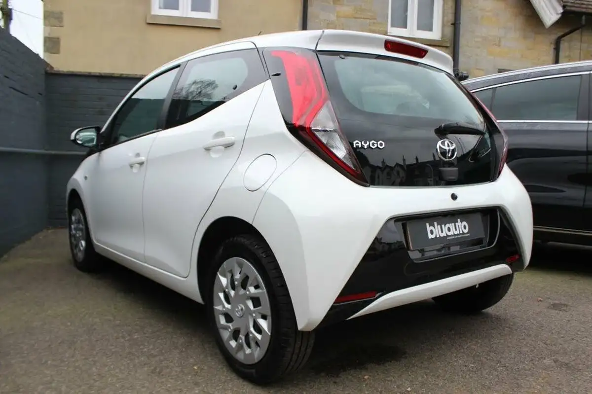 2022-toyota-aygo-10-vvt-i-x-play-big-11