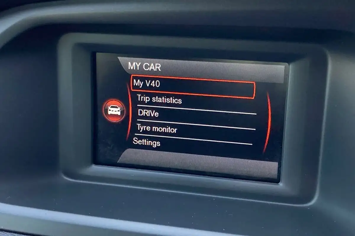 2014-volvo-v40-20td-d4-r-design-190bhp-1969cc-big-19