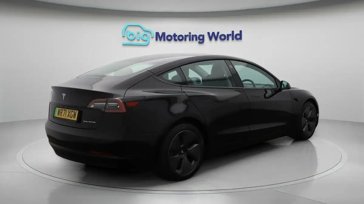 2021-tesla-model-3-e-long-range-awd-big-7