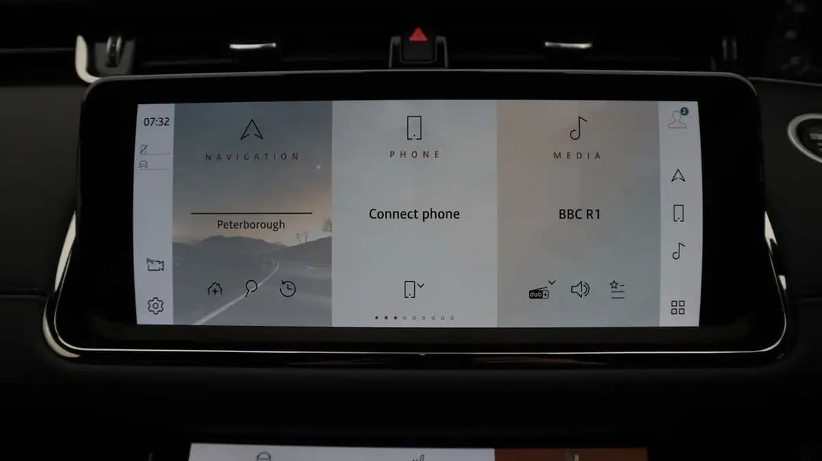 2021-land-rover-range-rover-evoque-15-p300e-r-dynamic-se-big-11