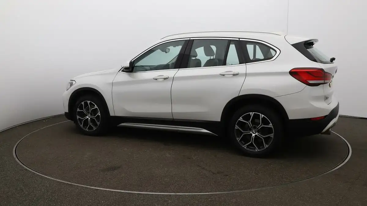2021-bmw-x1-20-sdrive20i-xline-big-39