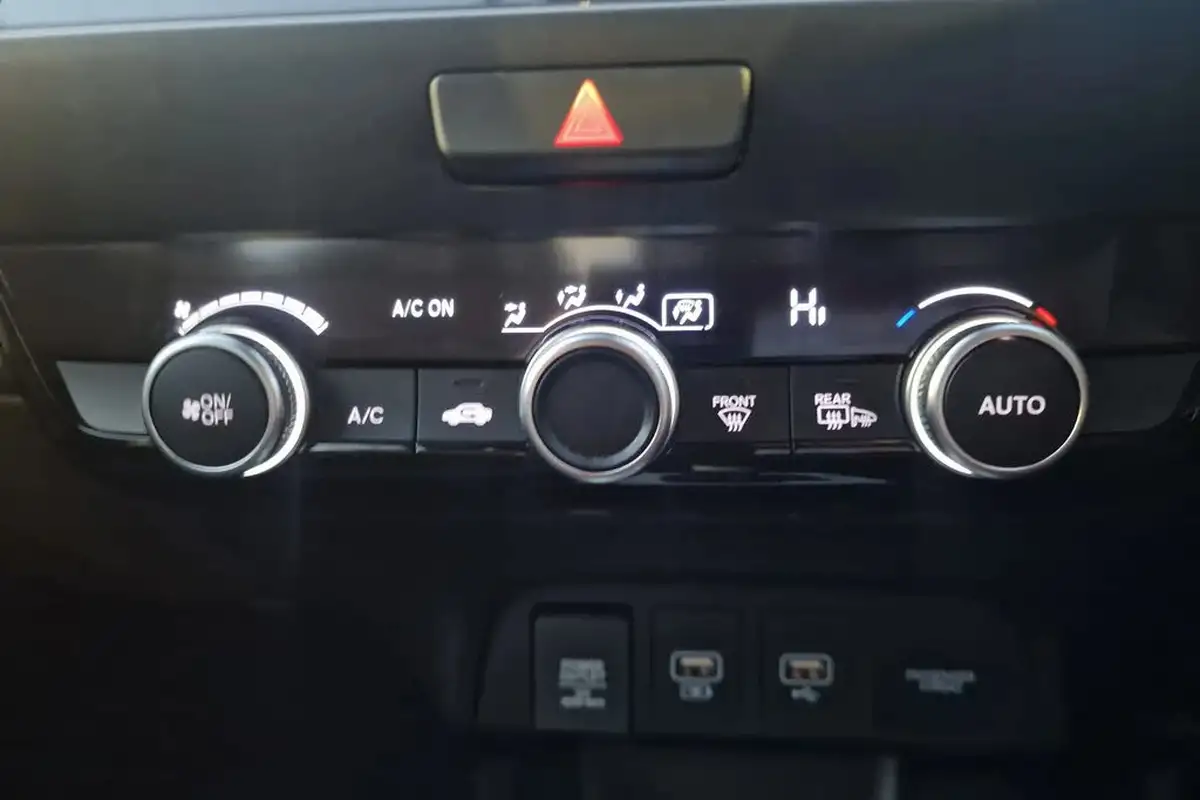 2023-honda-jazz-15-i-mmd-sr-big-22
