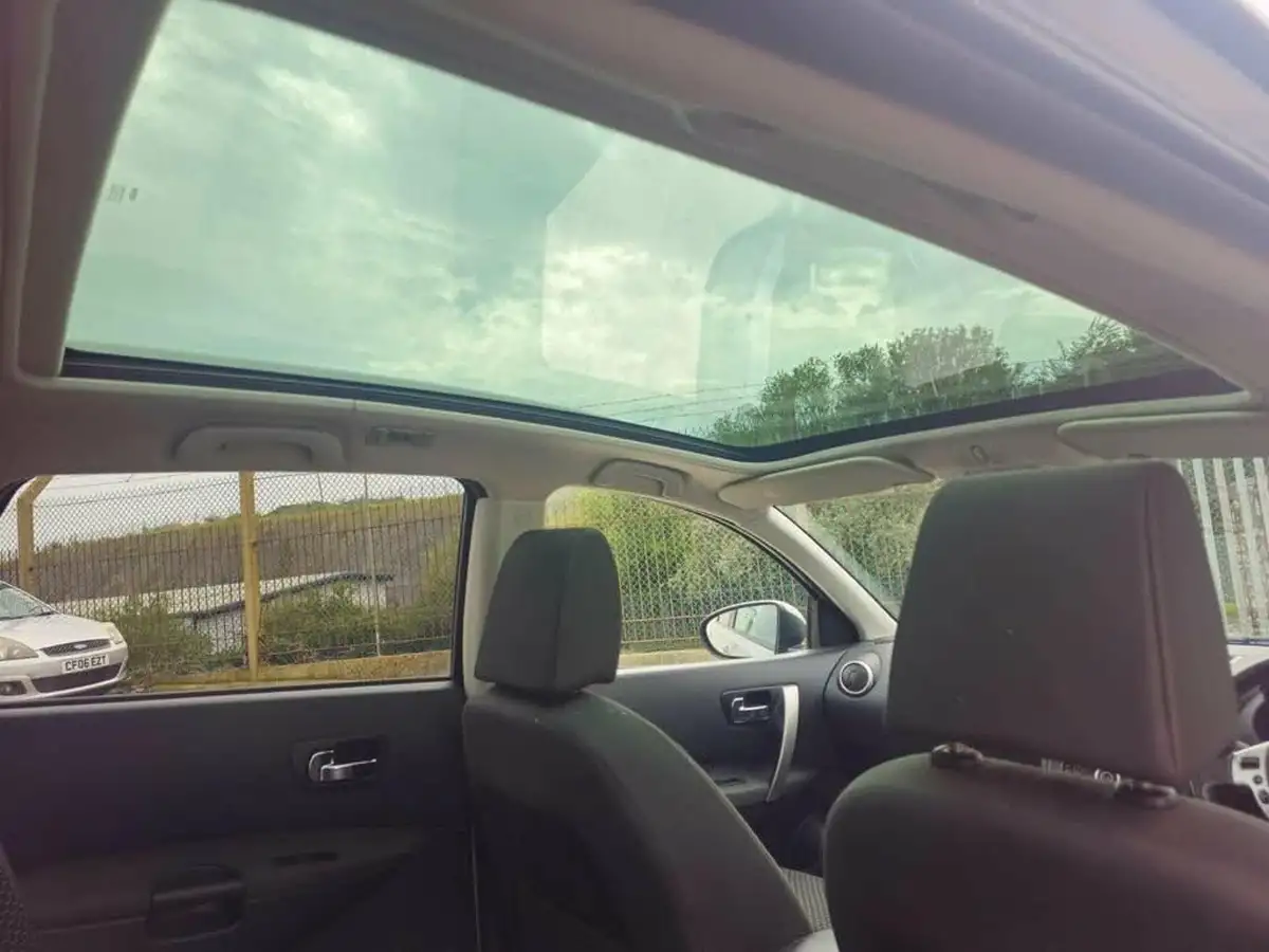 2009-nissan-qashqai2-16-acenta-big-12