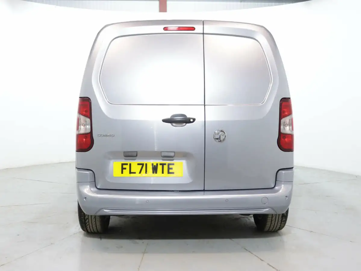 2021-vauxhall-combo-15cdti-griffin-2000-big-5