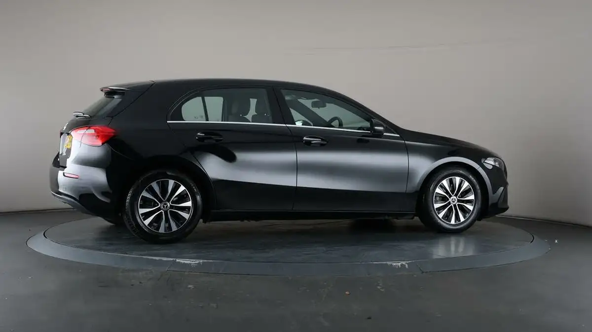 2021-mercedes-benz-a-class-13-a180-se-7g-dct-big-56