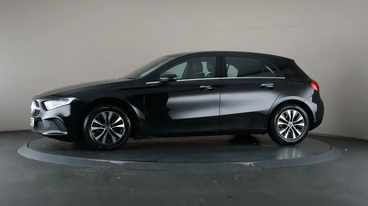 2021-mercedes-benz-a-class-13-a180-se-7g-dct-big-32