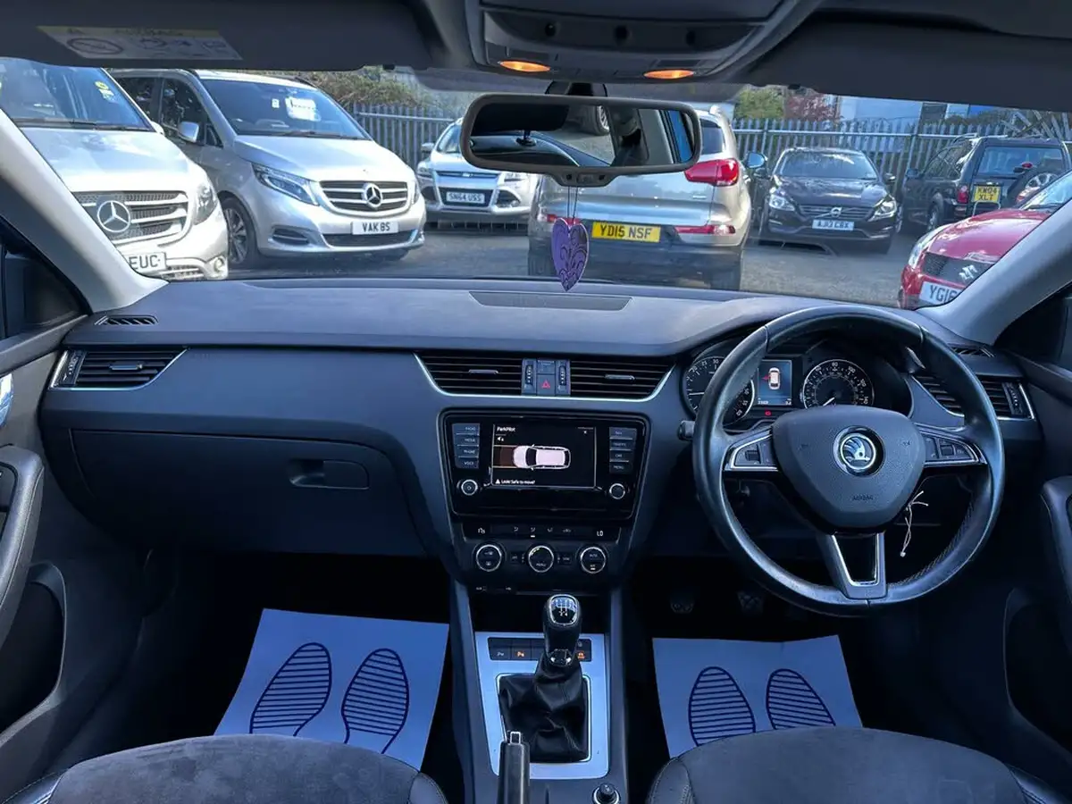 2015-skoda-octavia-big-24