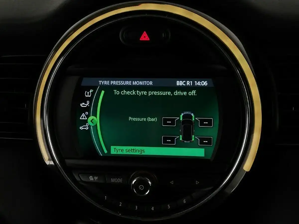 2019-mini-cooper-15-cooper-classic-hatchback-3d-big-14