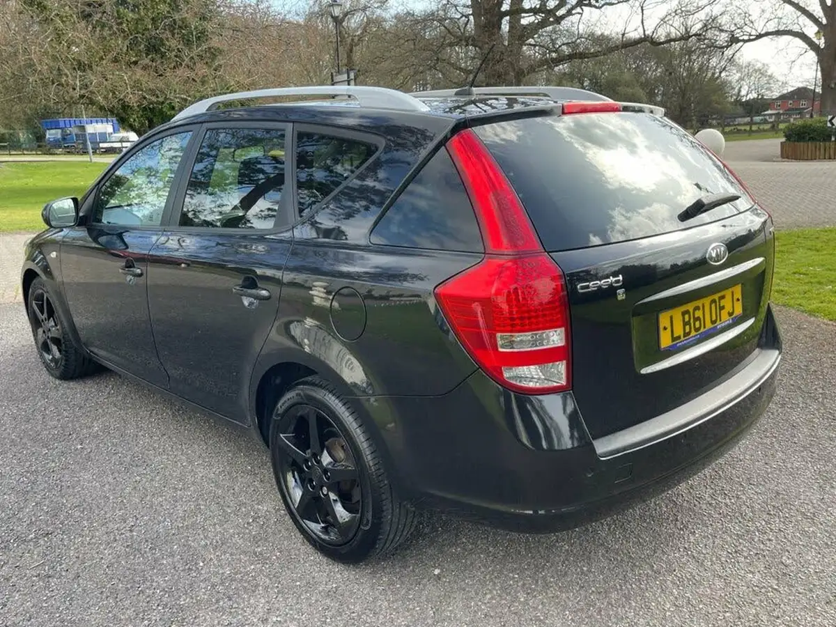 2012-kia-ceed-16td-3-estate-big-10