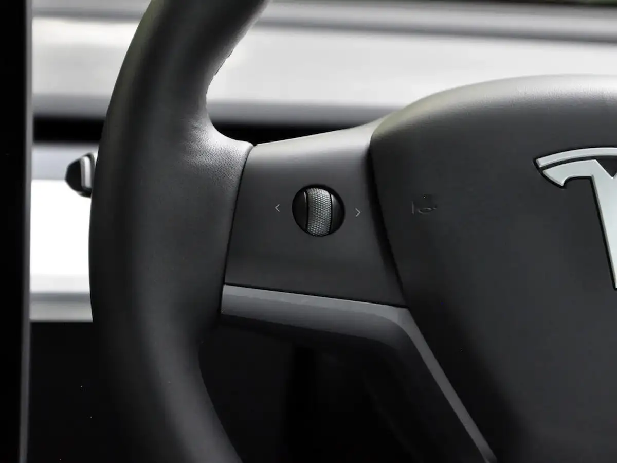 2022-tesla-model-y-e-rwd-big-48
