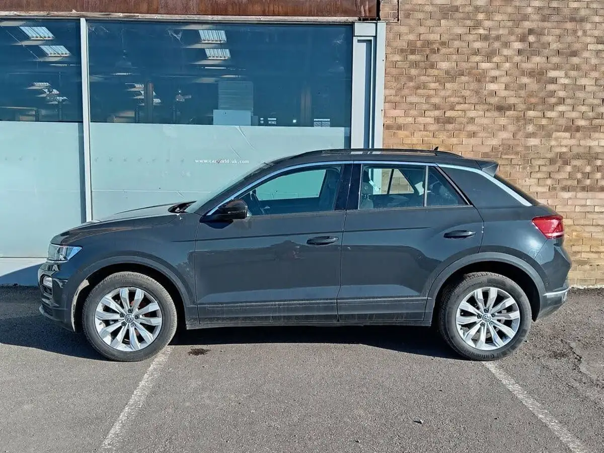 2019-volkswagen-t-roc-10-tsi-se-big-1