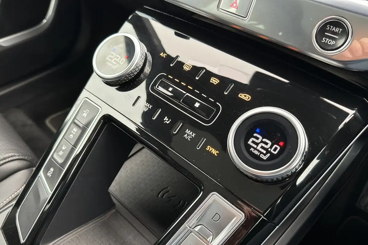 2022-jaguar-i-pace-ev400-black-big-13