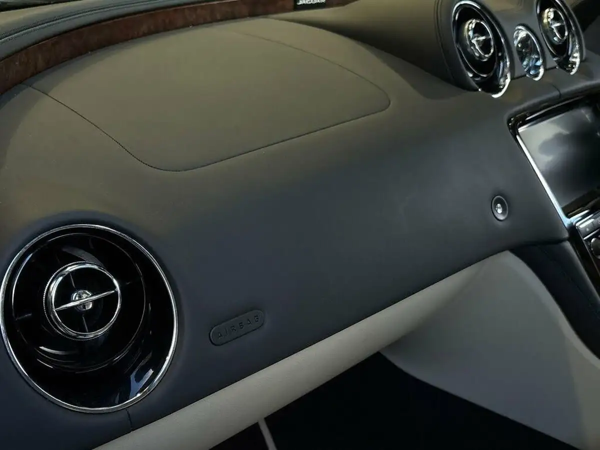 2019-jaguar-xj-series-30td-xj-portfolio-lwb-big-23