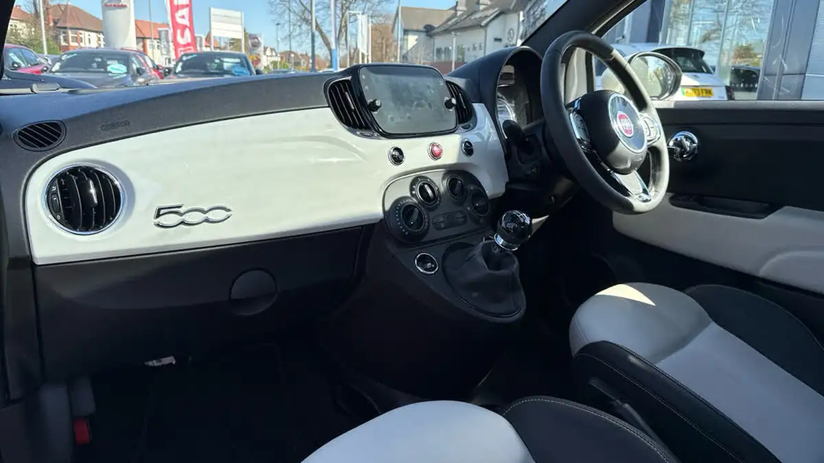 2022-fiat-500-10-dolcevita-big-11