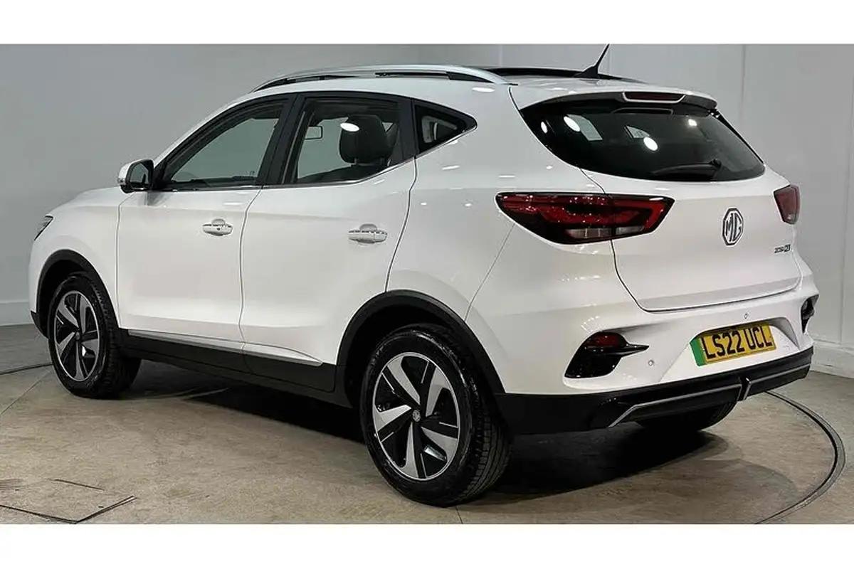 2022-mg-zs-suv-e-trophy-ev-176ps-big-5