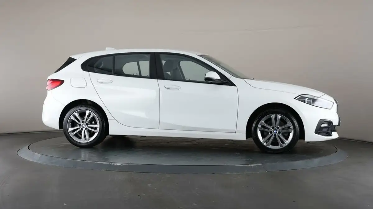 2021-bmw-1-series-15td-116d-sport-lcp-big-8