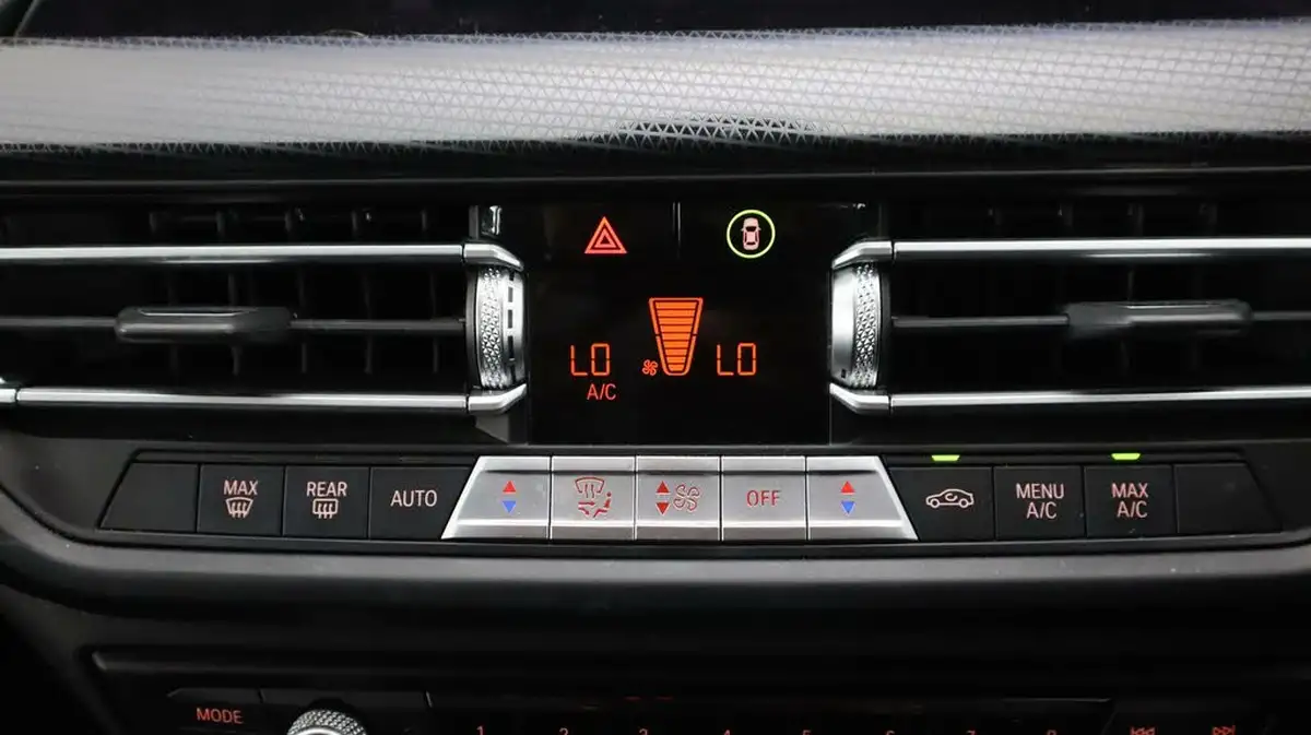 2021-bmw-1-series-15td-116d-sport-lcp-big-12