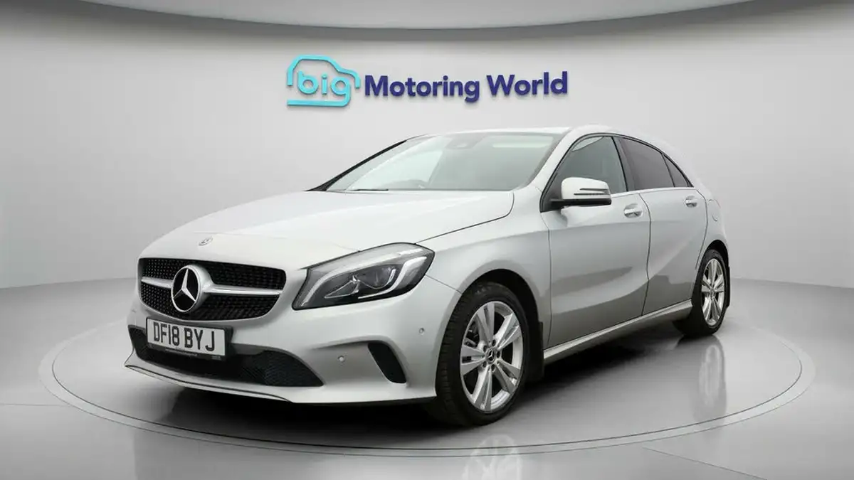 2017-mercedes-benz-a-class-15d-a180d-sport-premiumss-7g-dct-big-2