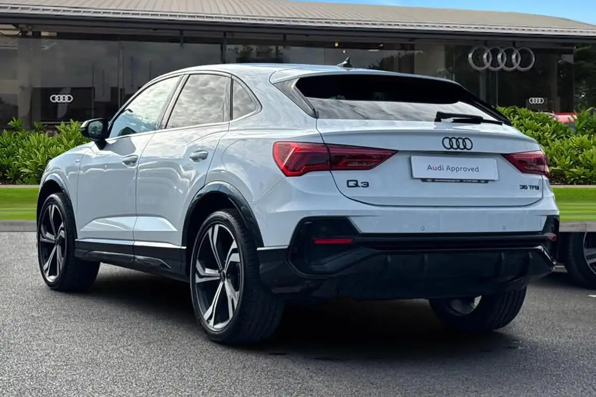 2024-audi-q3-15-35-tfsi-black-edition-sportback-s-tronic-big-1