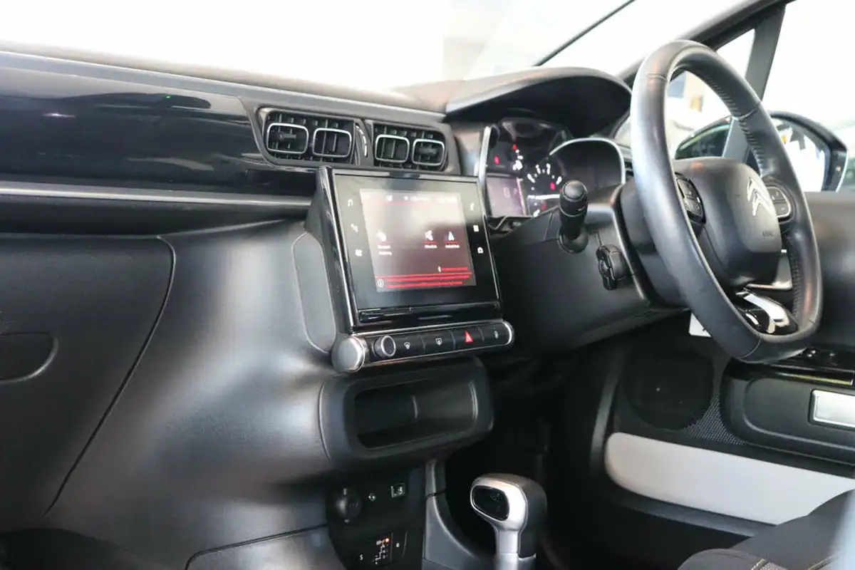 2018-citroen-c3-12-puretech-flair-110ps-ss-eat6-big-33