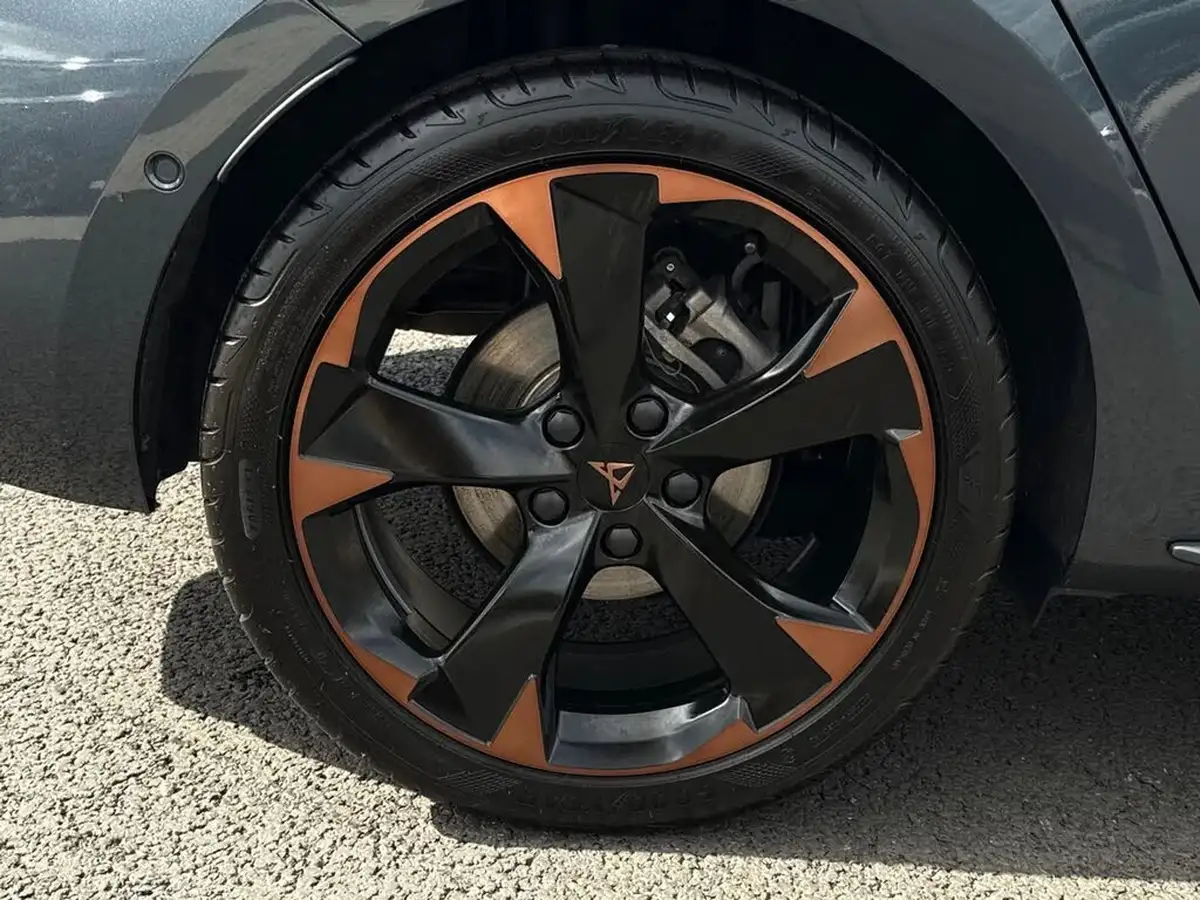 2024-cupra-leon-nf-15-etsi-v1-design-edition-hatchback-big-22