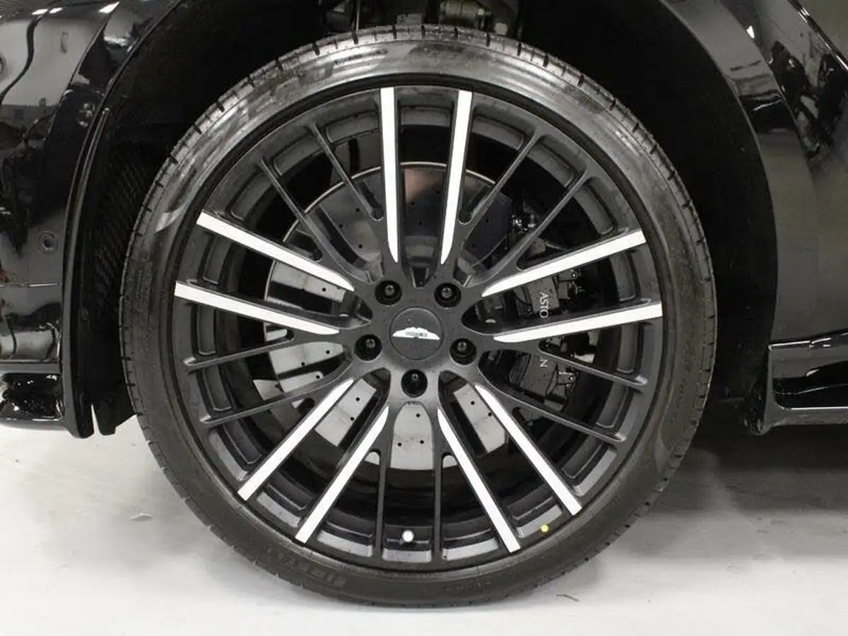 2024-aston-martin-dbx-40-v8-big-2