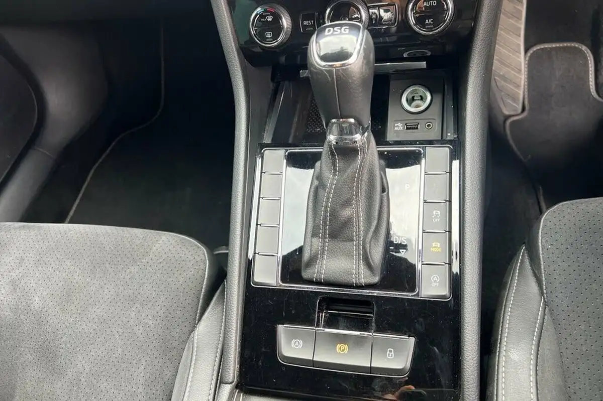 2018-skoda-superb-20-tsi-sportline-220ps-ss-hatchback-big-15