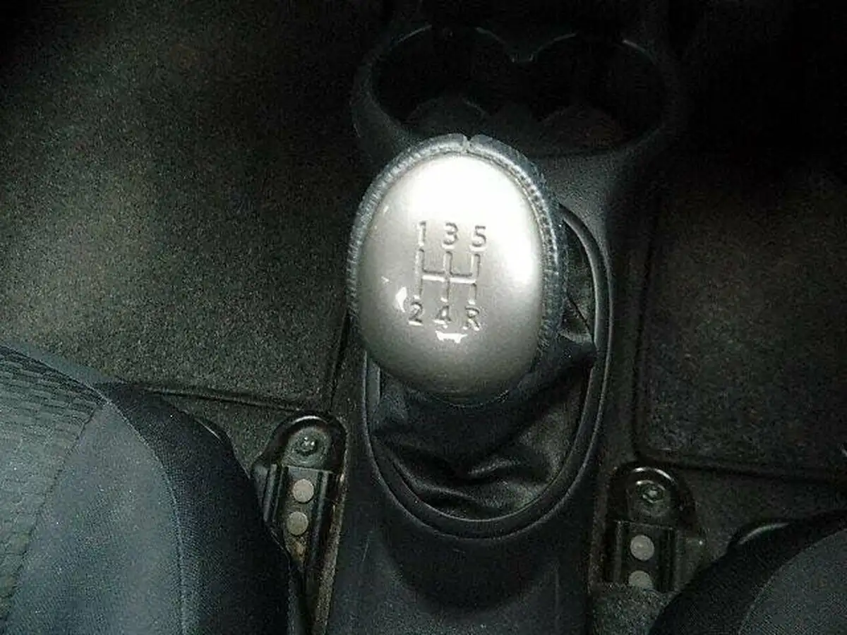 2013-nissan-micra-12-tekna-79bhp-big-37