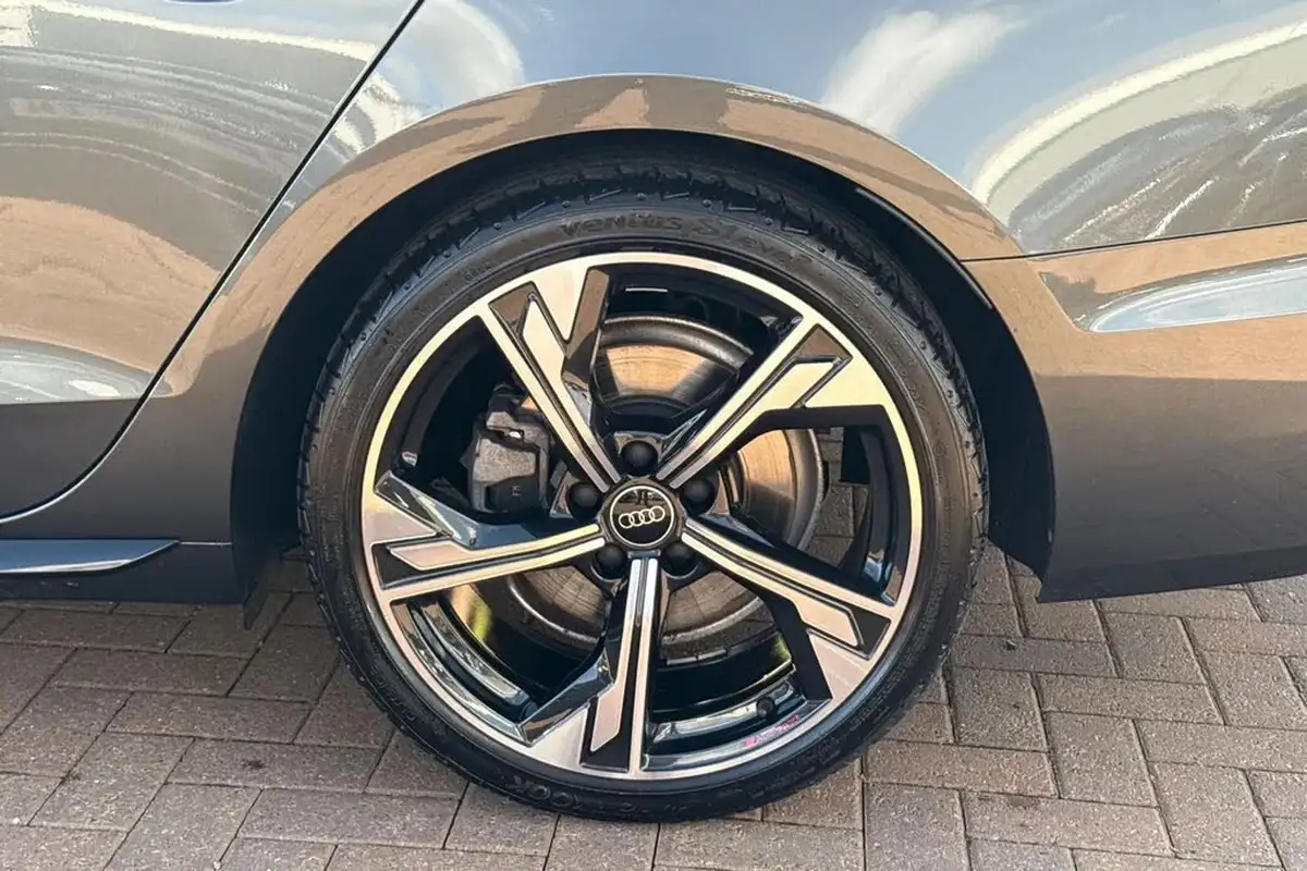 2024-audi-a4-avant-20-35-tdi-black-edition-big-11