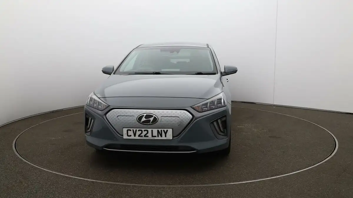 2022-hyundai-ioniq-e-premium-se-electric-big-32