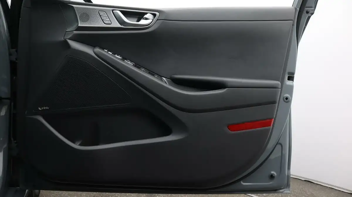 2022-hyundai-ioniq-e-premium-se-electric-big-15