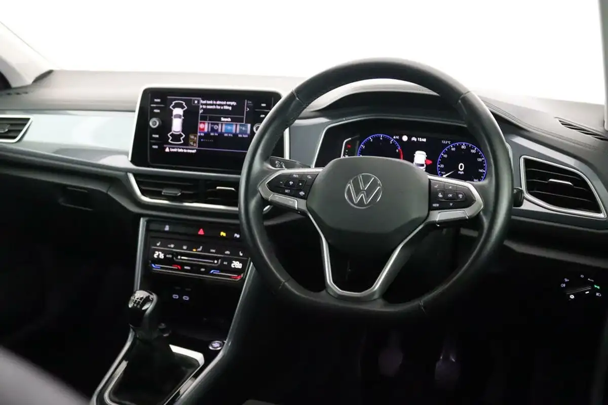 2022-volkswagen-t-roc-10-tsi-style-hatchback-5d-big-12