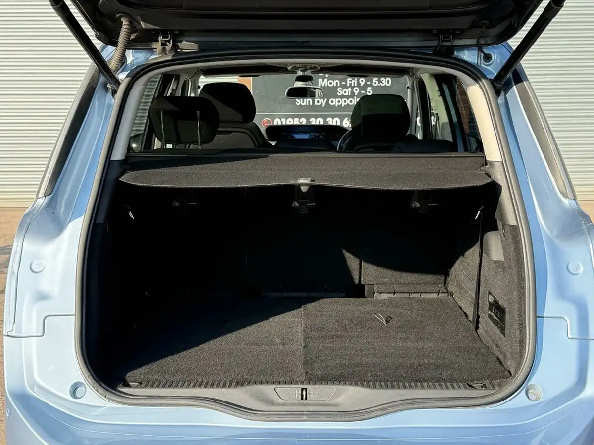 2015-citroen-grand-c4-picasso-16bluehdi-exclusive-eat6-big-71