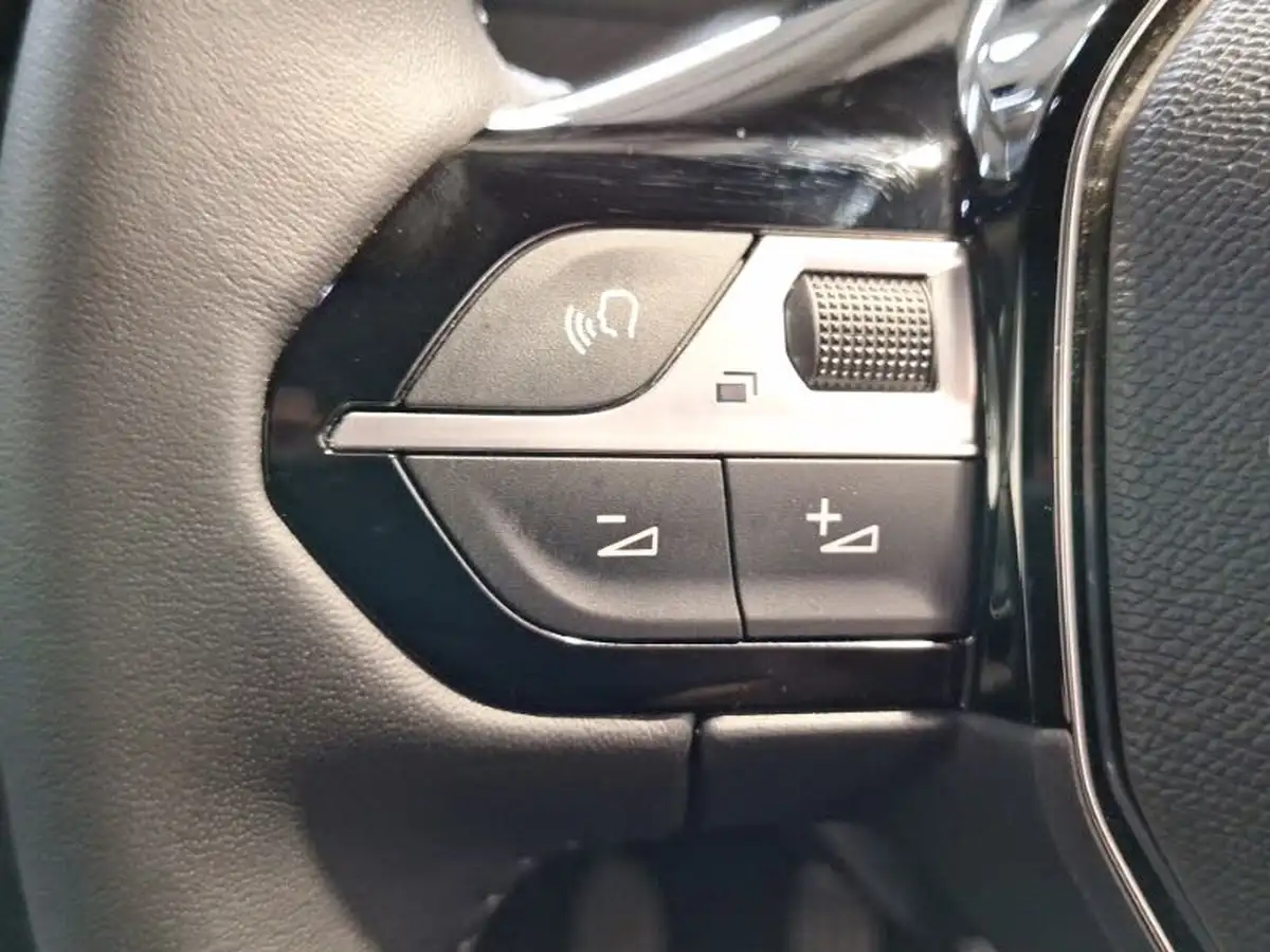 2024-peugeot-2008-suv-12-puretech-allure-130ps-big-15