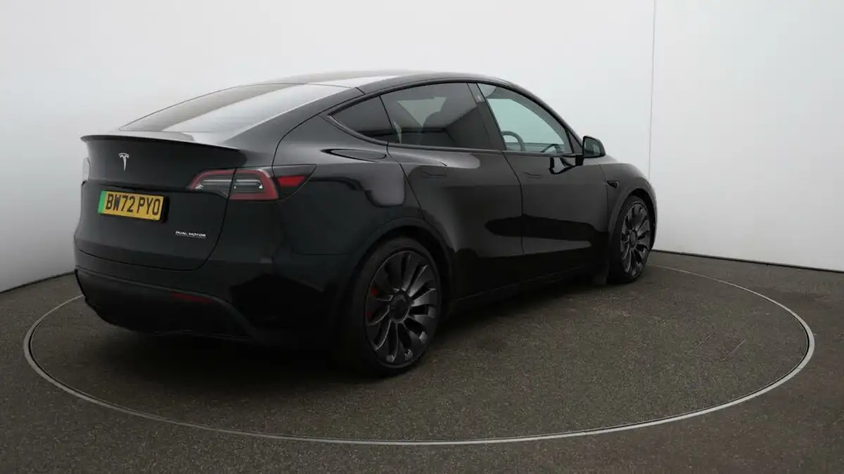 2023-tesla-model-y-e-performance-big-46