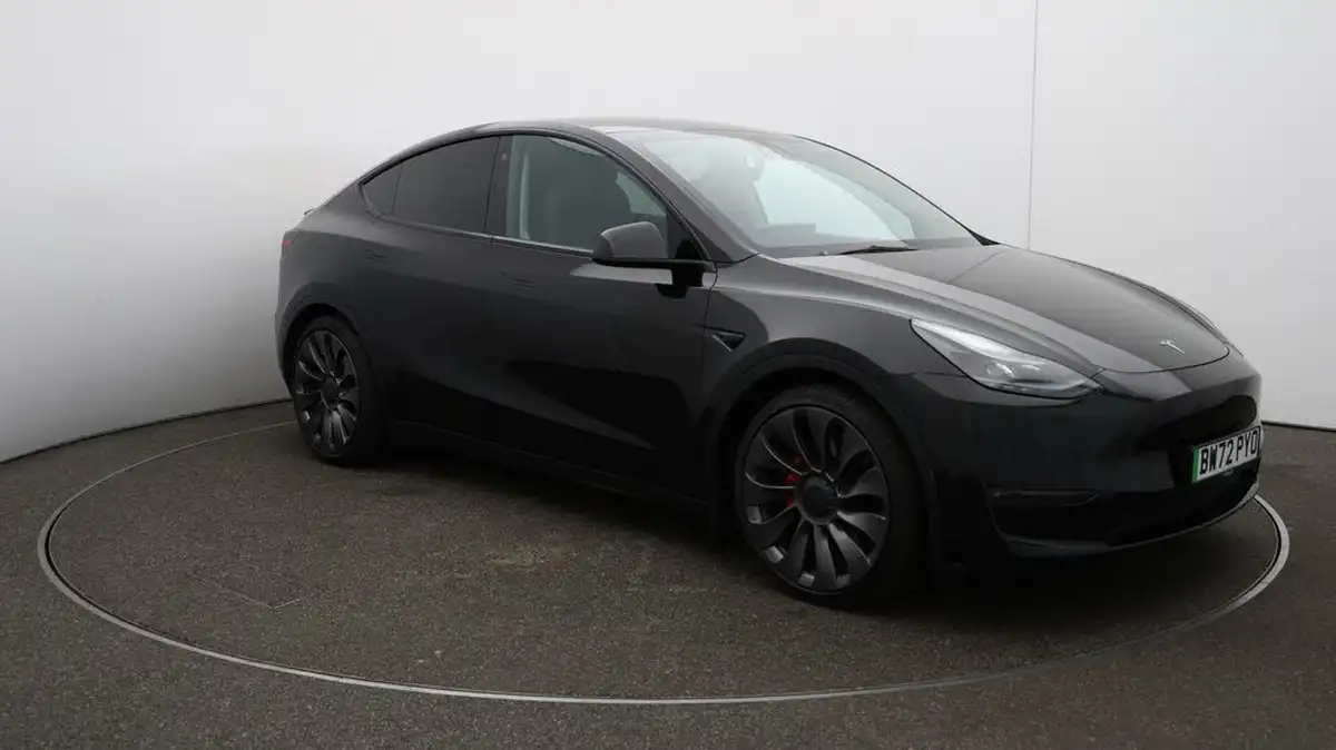2023-tesla-model-y-e-performance-big-1