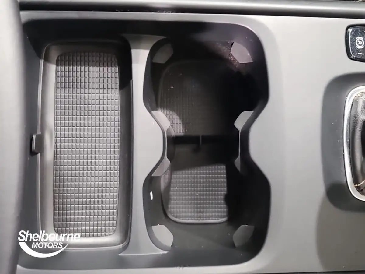 2020-volvo-xc40-15-t3-r-design-big-34