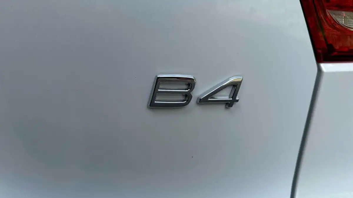 2024-volvo-xc40-20-b4-r-design-pro-big-48