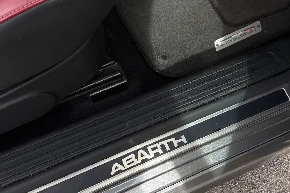 2018-abarth-595-14-tjet-turismo-big-40