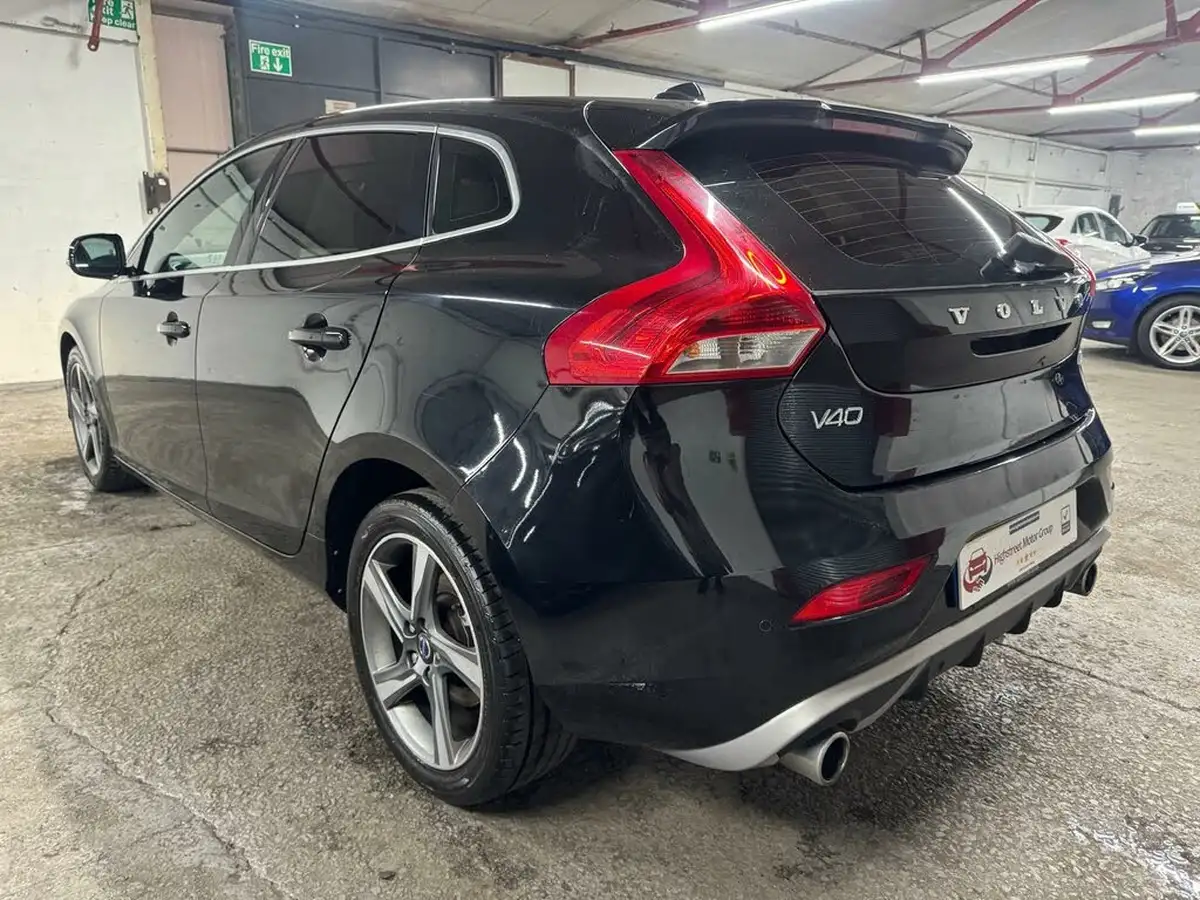 2014-volvo-v40-20td-d3-r-design-lux-nav-big-36