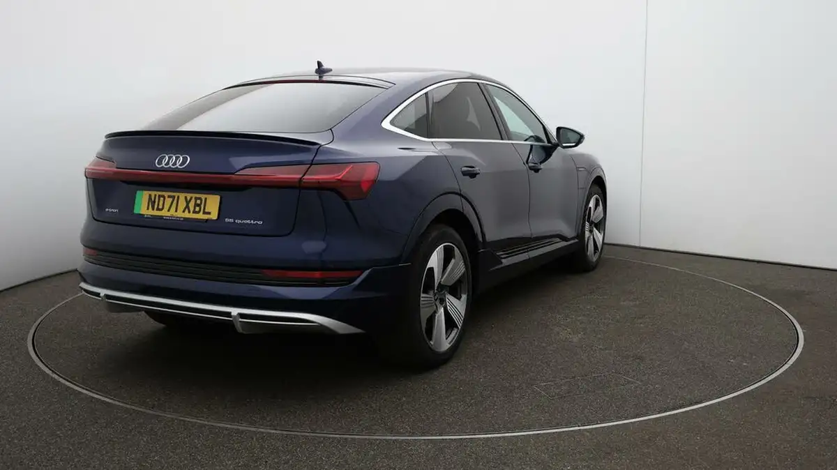2021-audi-e-tron-55e-s-line-sportback-big-49