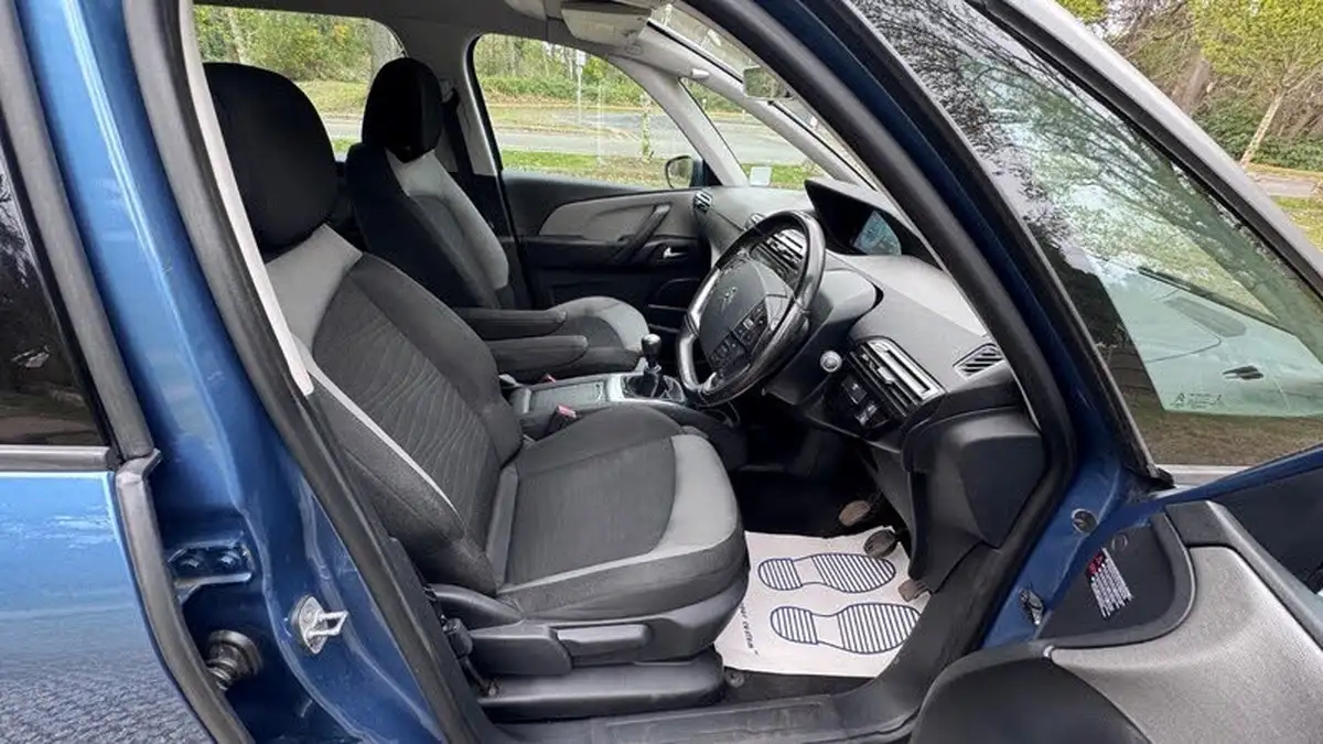 2015-citroen-grand-c4-picasso-16bluehdi-exclusive-big-3