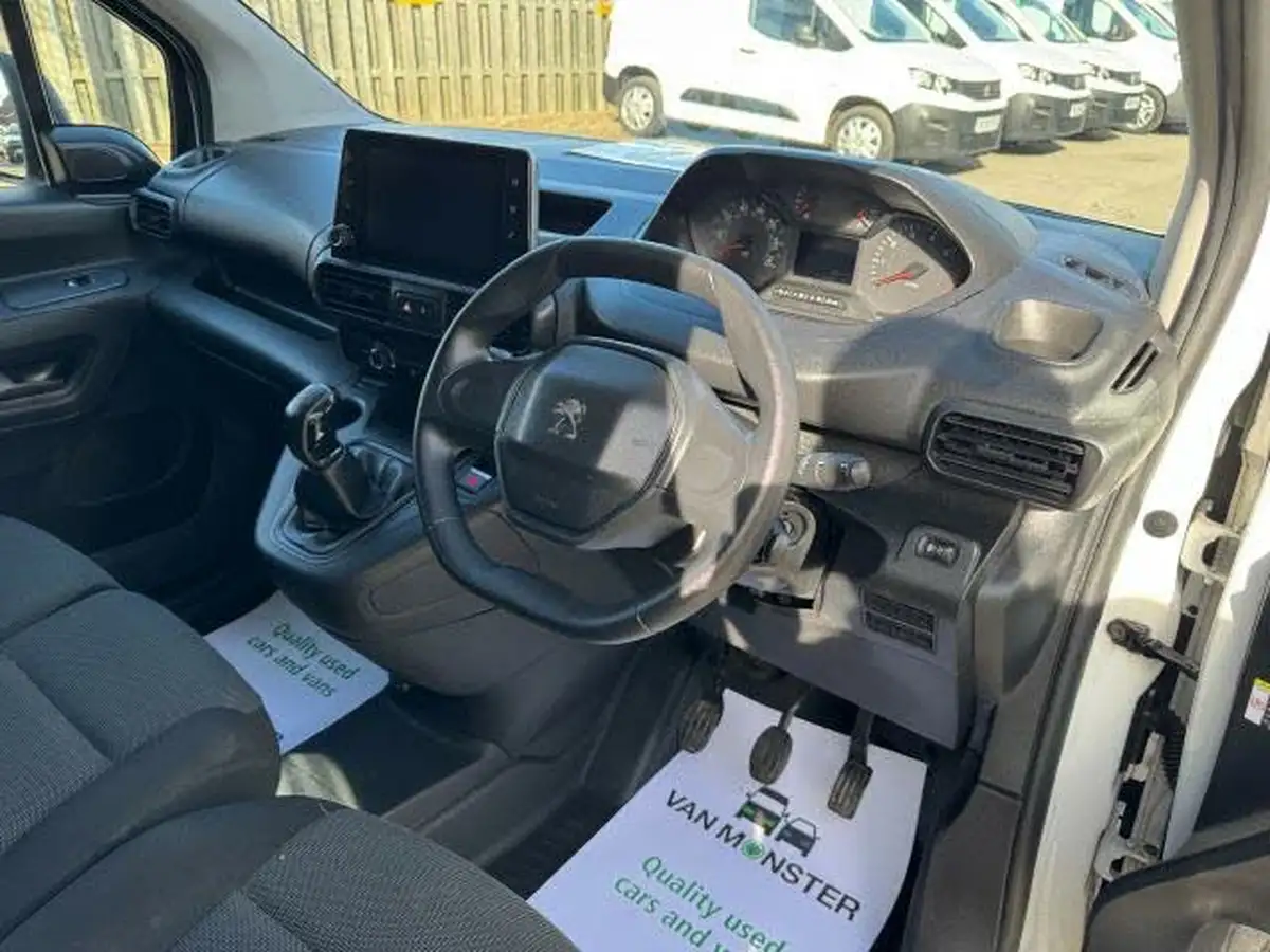 2021-peugeot-partner-15-bluehdi-1000-professional-100ps-eu6dt-panel-big-11