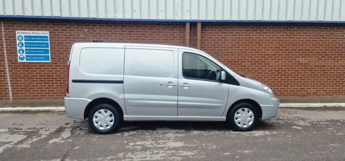 2014-citroen-dispatch-16td-enterprise-panel-big-3